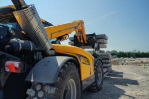 Extending boom telehandler