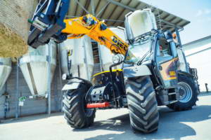 Telehandler with outriggers