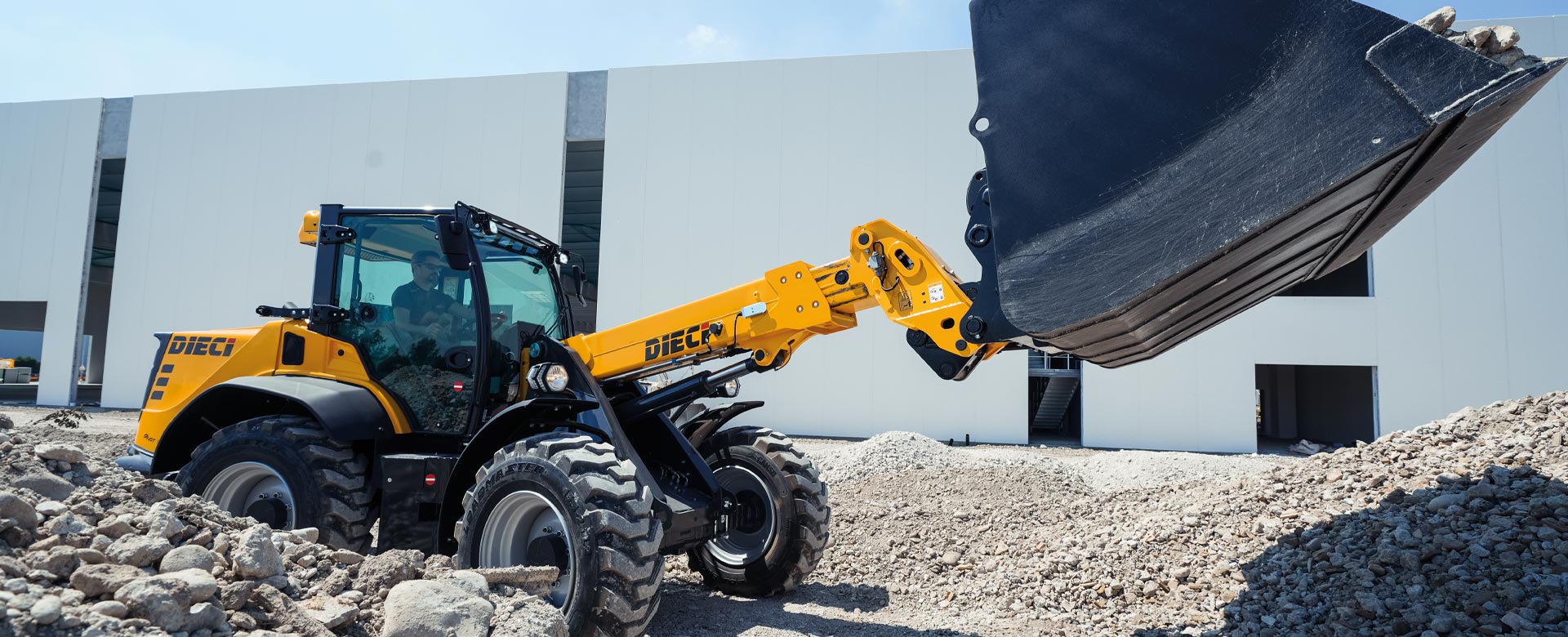 Telehandler with bucket for handling